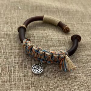 Chinese-style national wind Tibetan chicken blood vine hand-woven bracelet, retro Tibetan-style hand rope, open creative product